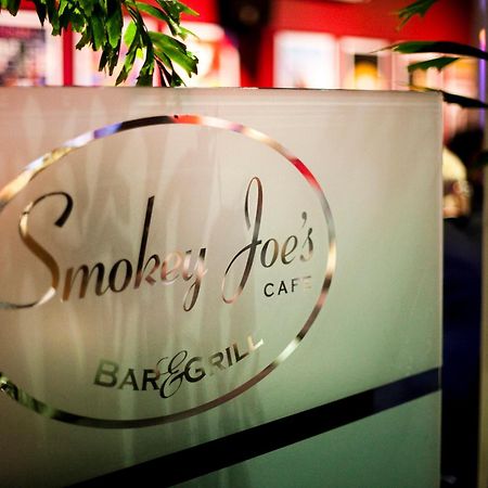 Ramada By Wyndham Херви Бей Екстериор снимка Smokey Joe's