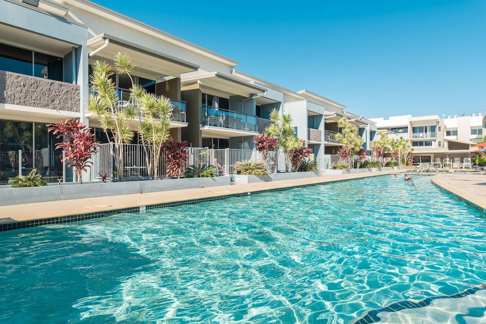 Ramada By Wyndham Херви Бей Екстериор снимка The pool at the Mantra on Saltwater Island