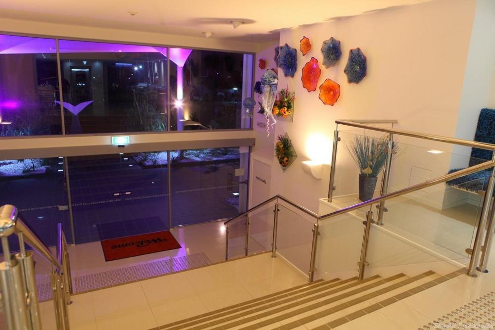 Ramada By Wyndham Херви Бей Интериор снимка The staircase at the hotel