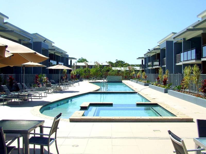 Ramada By Wyndham Херви Бей Екстериор снимка The pool at the Mantra on Saltwater Island