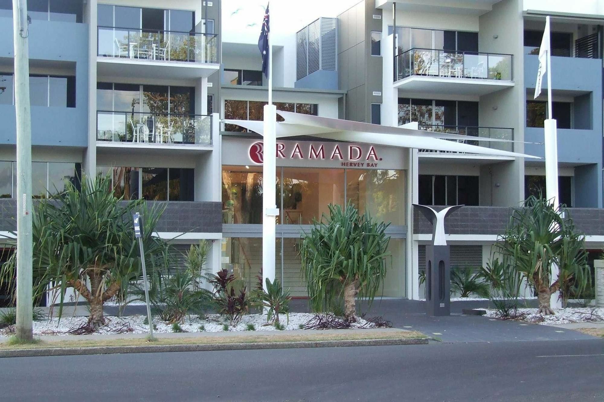 Ramada By Wyndham Херви Бей Екстериор снимка The hotel's entrance