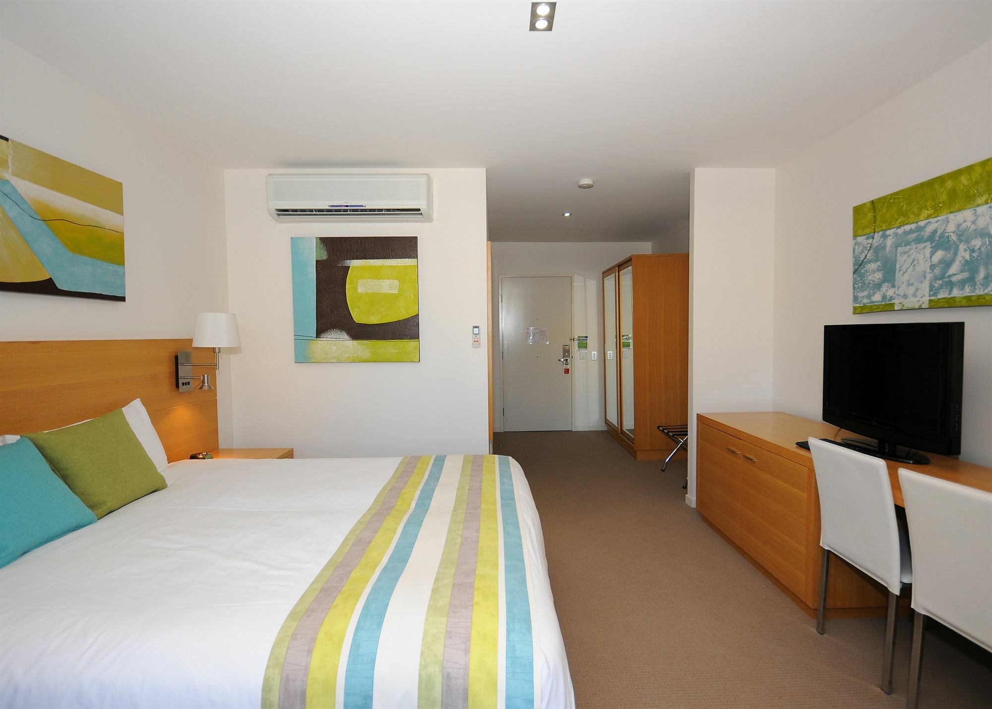 Ramada By Wyndham Херви Бей Стая снимка A typical bedroom at the University of Brighton